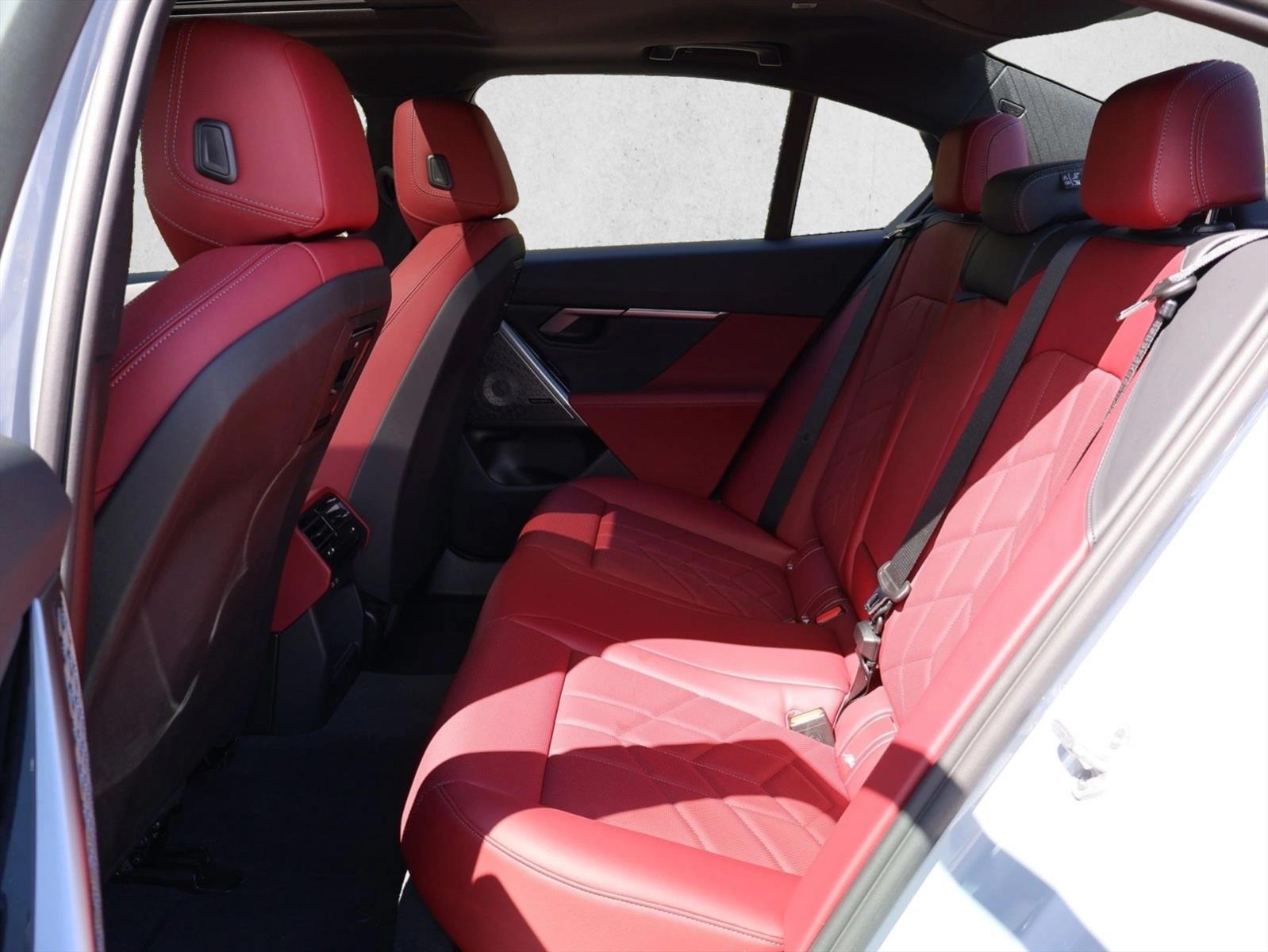 2026 BMW i5 40 - Photo 22