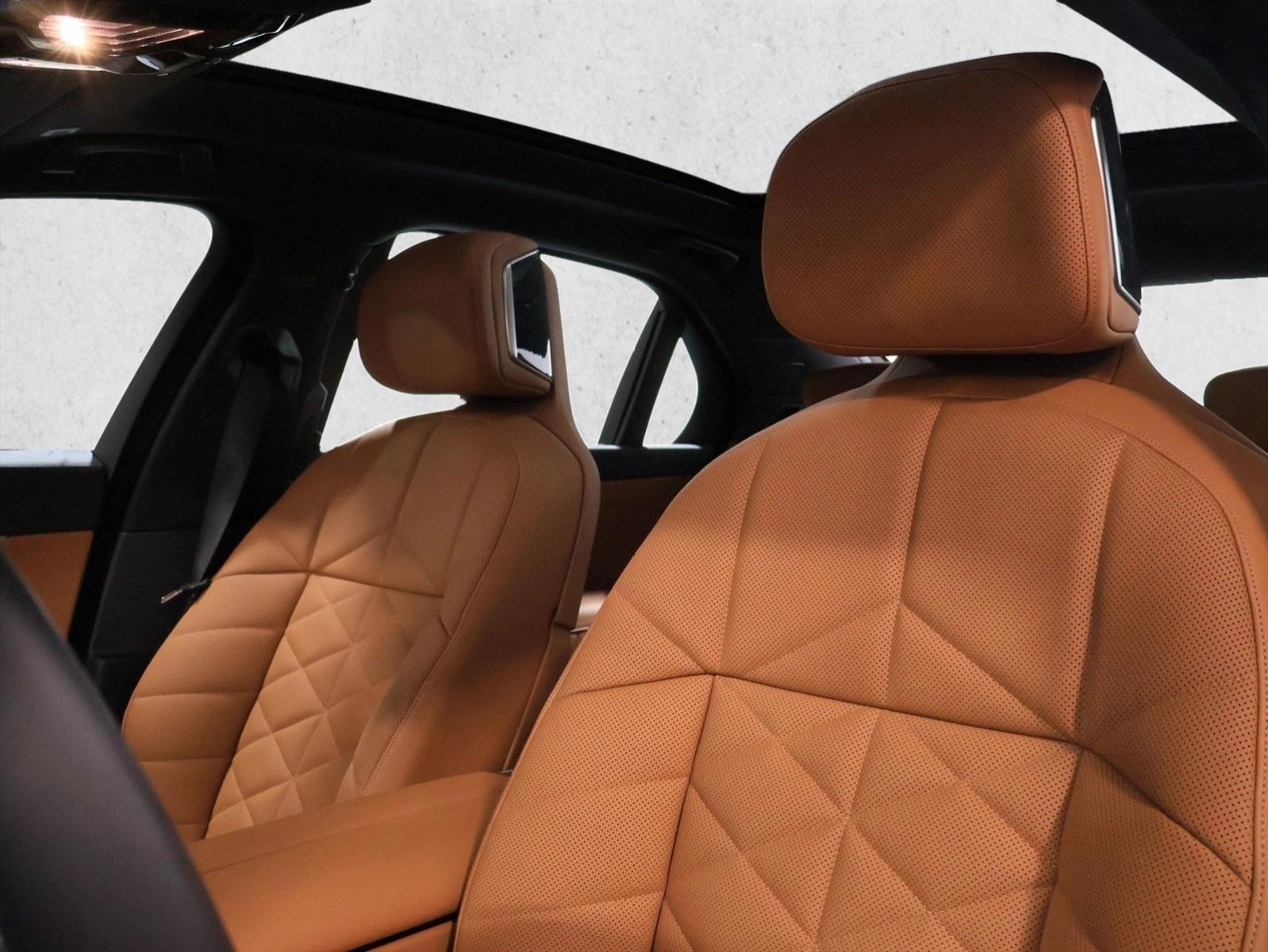 2025 BMW 7 Series 740i - Photo 13