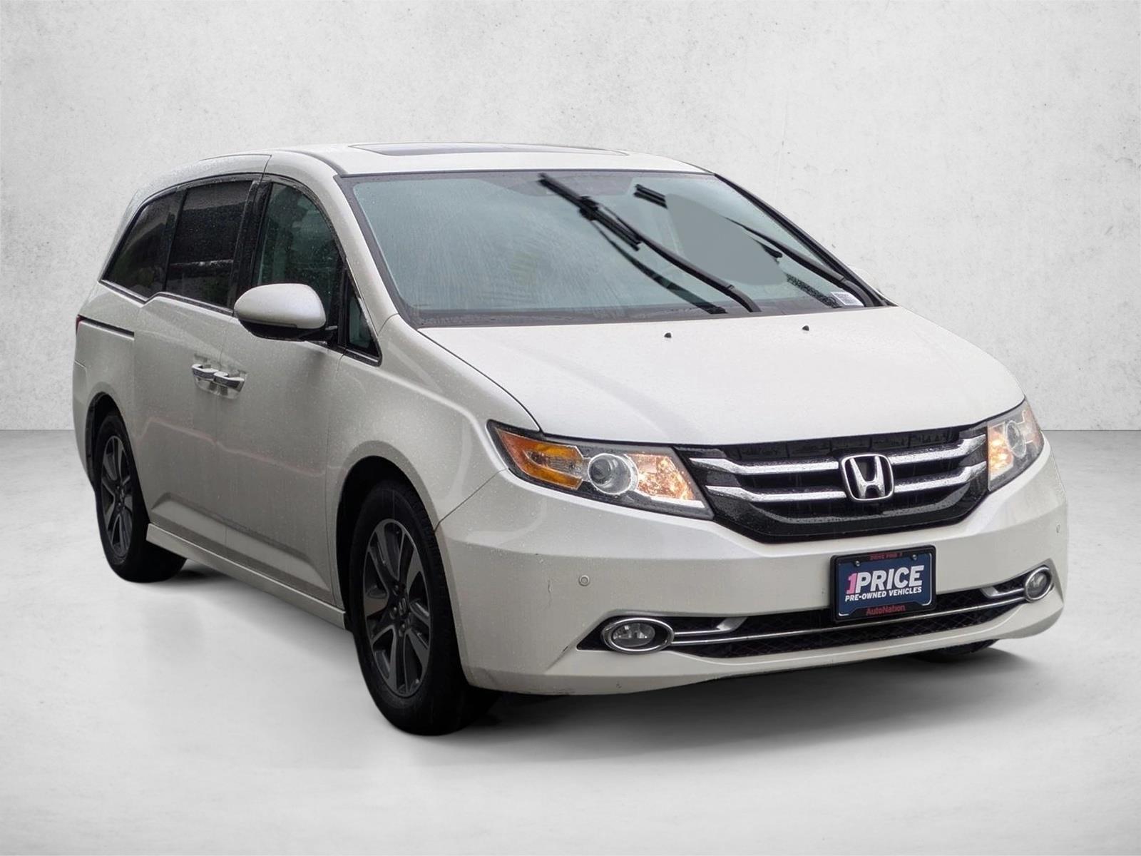 2016 Honda Odyssey Touring Elite photo 3