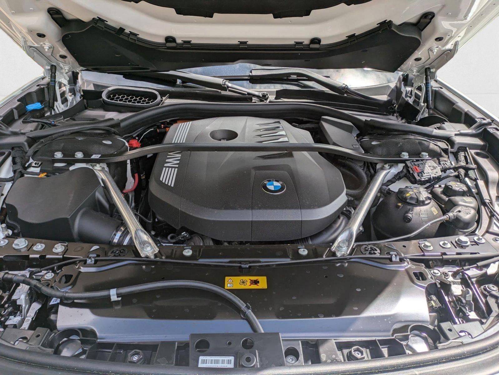 2025 BMW 7 Series 750e - Photo 18