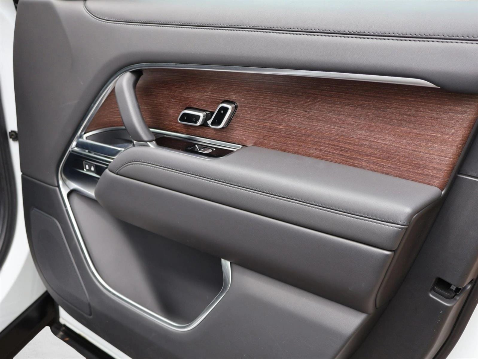 2023 Land Rover Range Rover SE - Photo 24