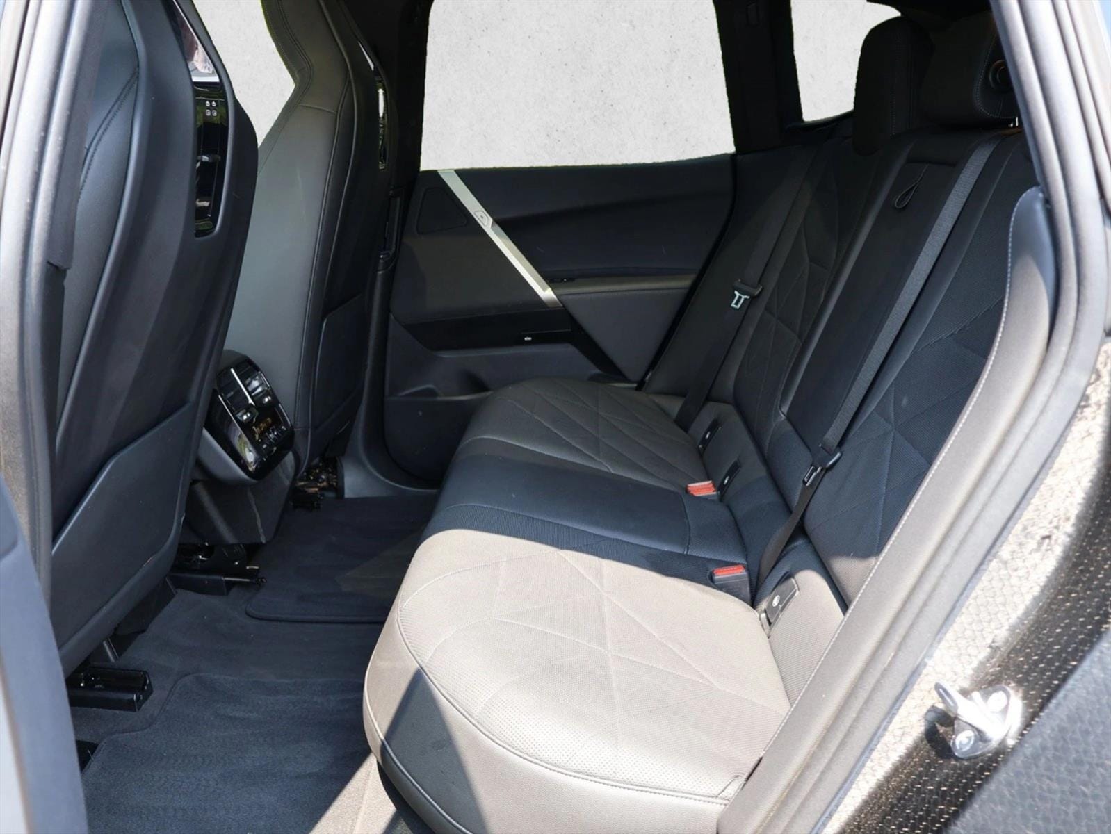 2023 BMW iX Base - Photo 23