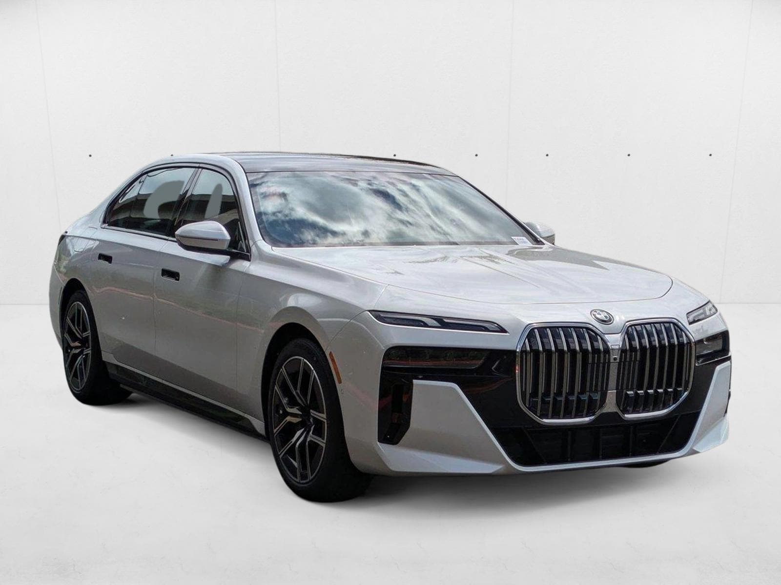 2025 BMW 7 Series 750e - Photo 6