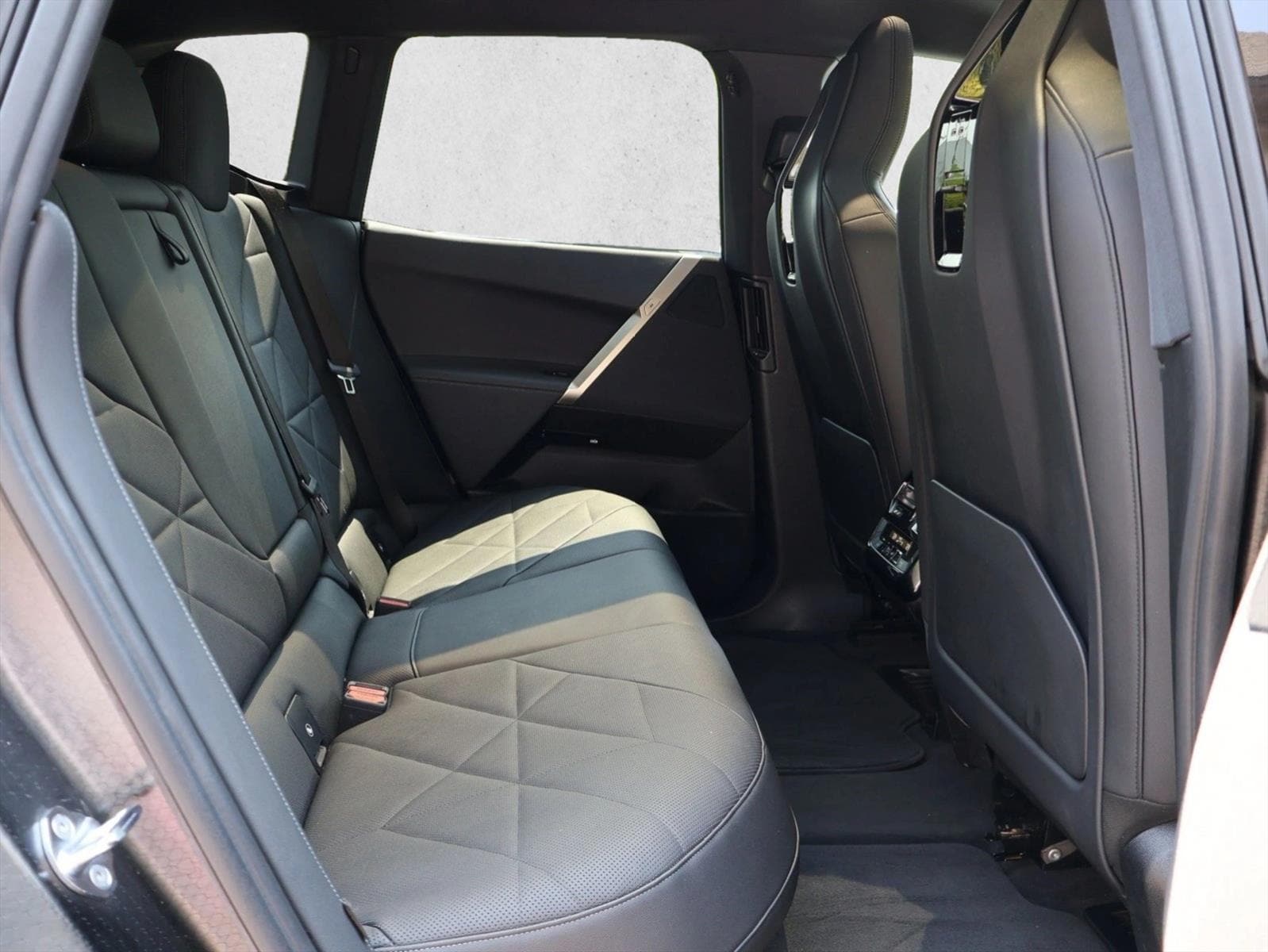 2023 BMW iX Base - Photo 24
