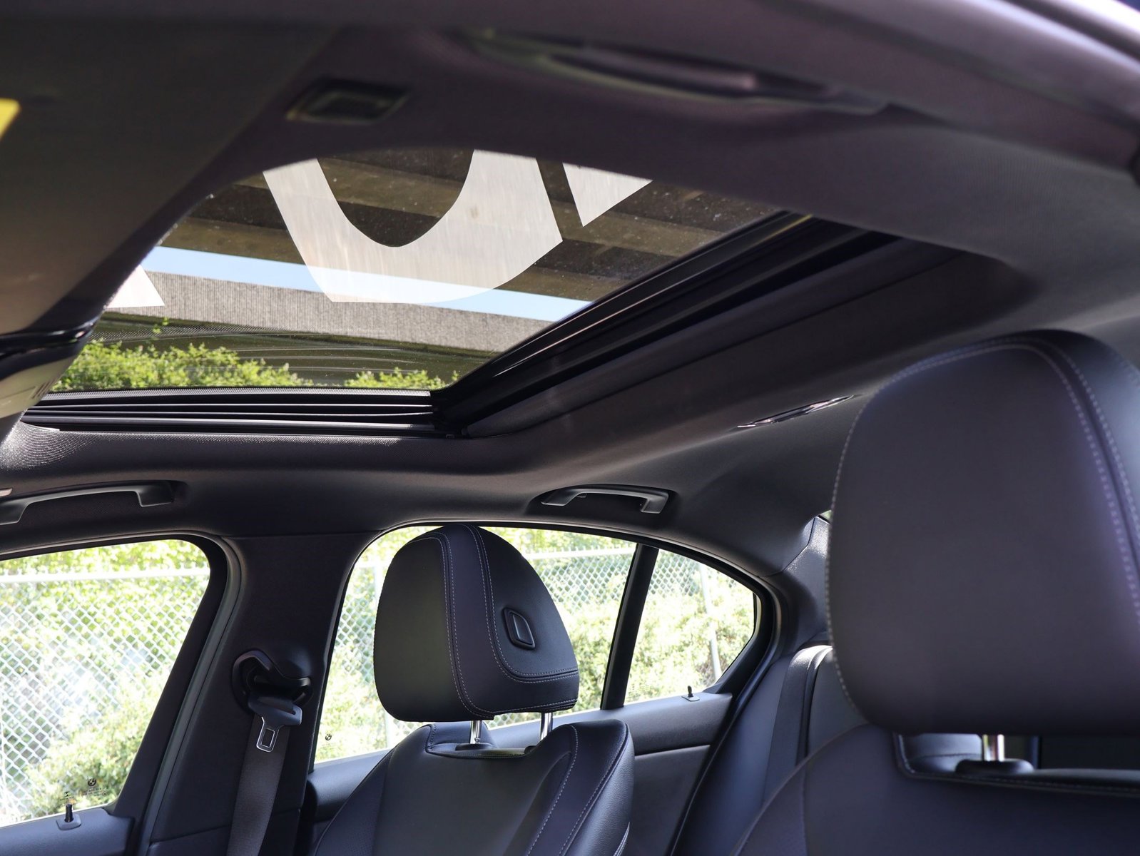 2022 BMW 3 Series 330i - Photo 21