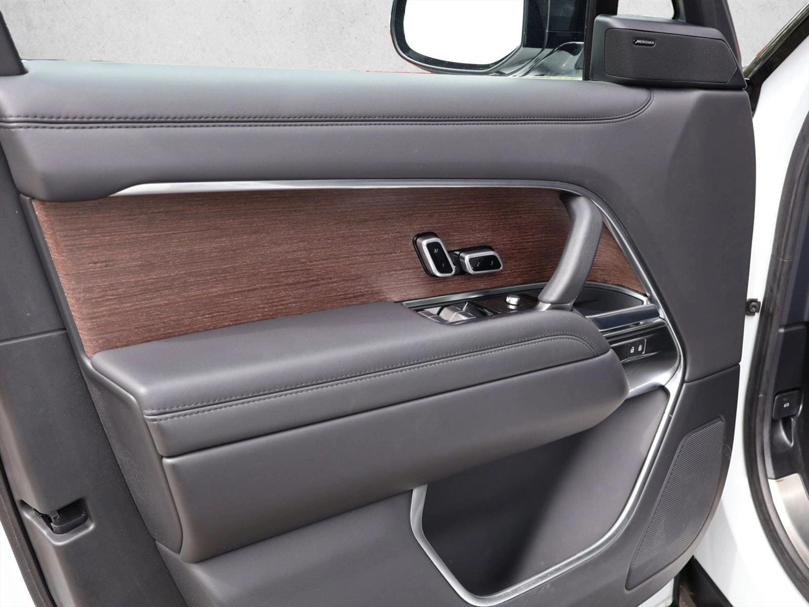 2023 Land Rover Range Rover SE - Photo 12