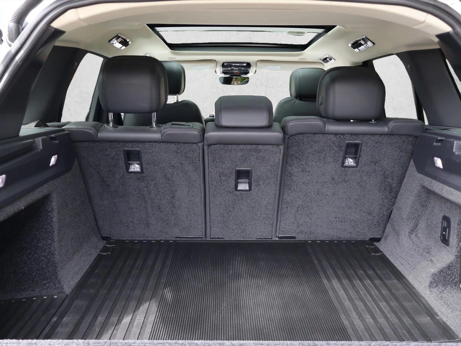 2023 Land Rover Range Rover SE - Photo 7