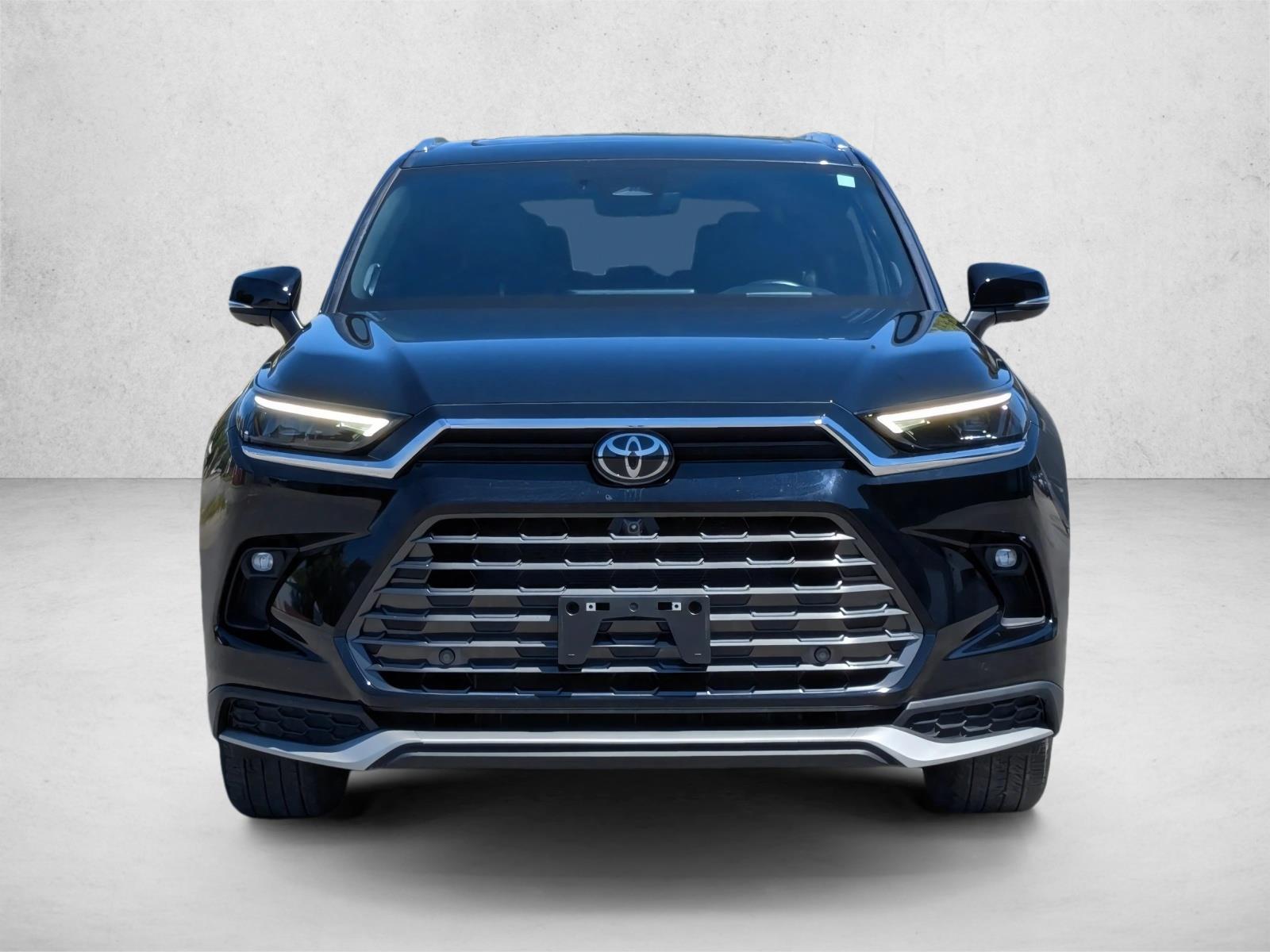 2024 Toyota Highlander Hybrid Platinum photo 2