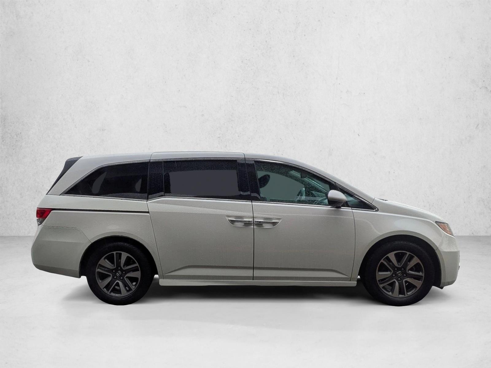 2016 Honda Odyssey Touring Elite photo 4