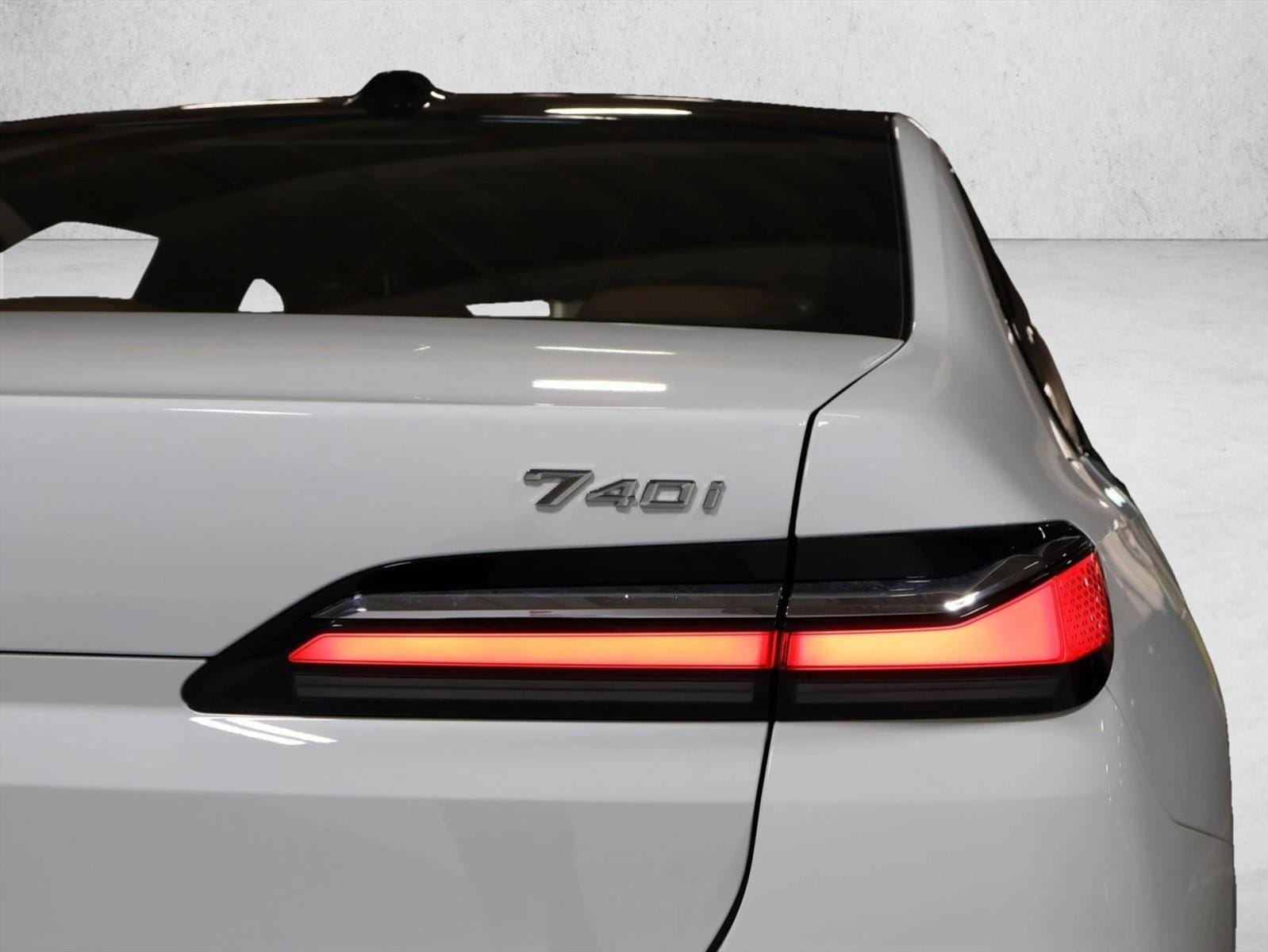 2025 BMW 7 Series 740i - Photo 8