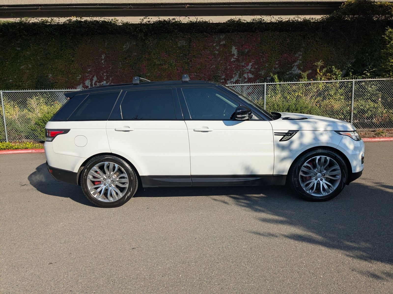 2016 Land Rover Range Rover Sport SuperCharged photo 3