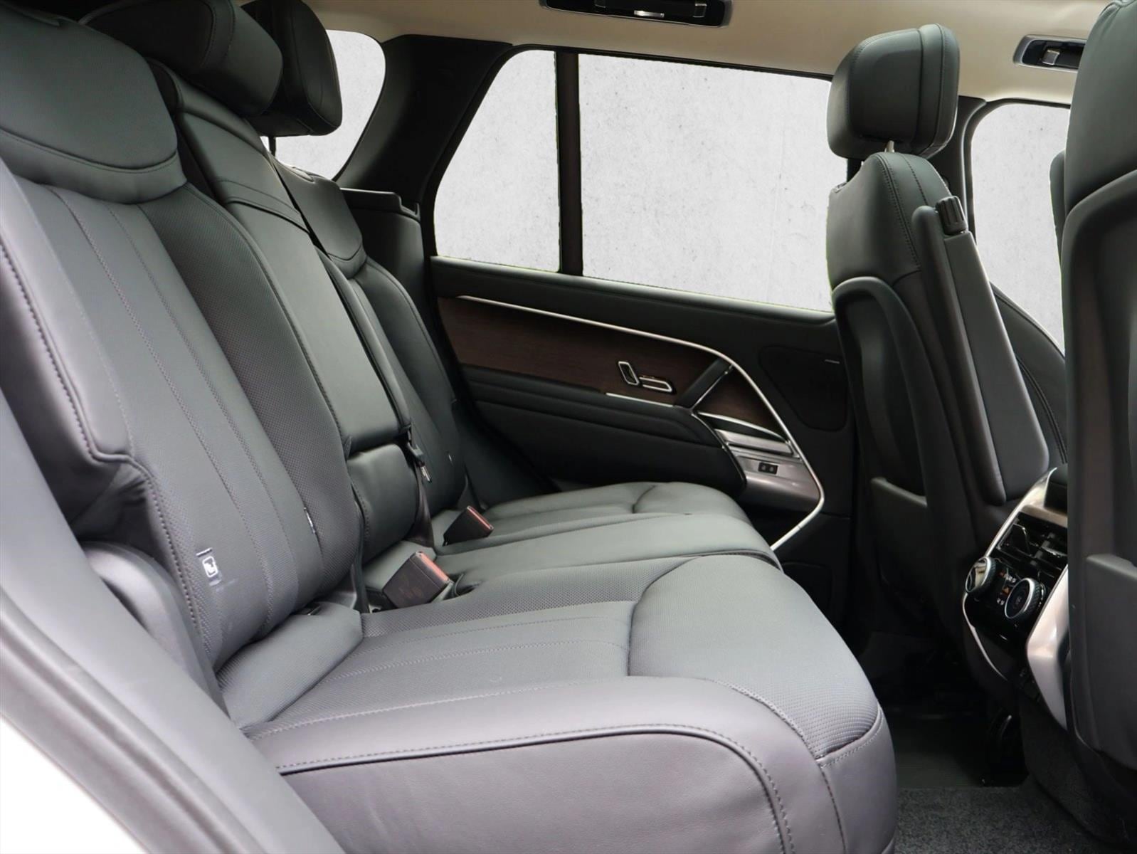 2023 Land Rover Range Rover SE - Photo 23