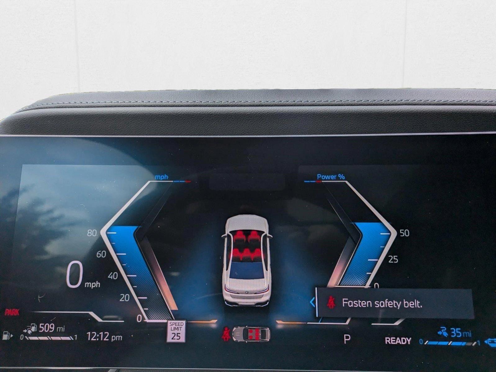 2025 BMW 7 Series 750e - Photo 11