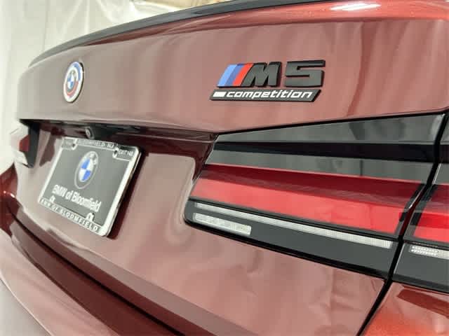 Thumbnail: 2022 BMW M5 - 17