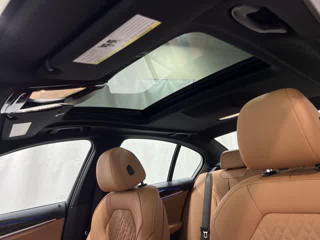 Thumbnail: 2023 BMW 5 Series - 23