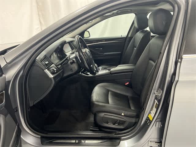 Thumbnail: 2016 BMW 5 Series - 10