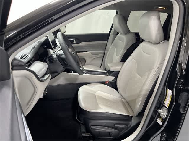 Thumbnail: 2022 Jeep Compass - 21