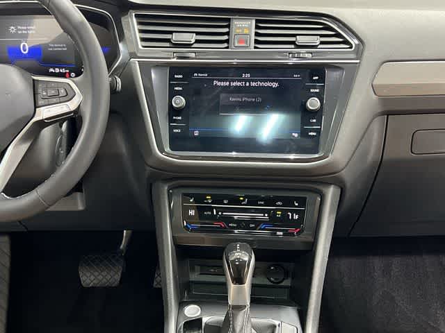 Thumbnail: 2023 Volkswagen Tiguan - 28