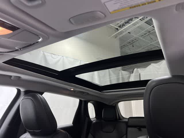 Thumbnail: 2020 Jeep Cherokee - 23