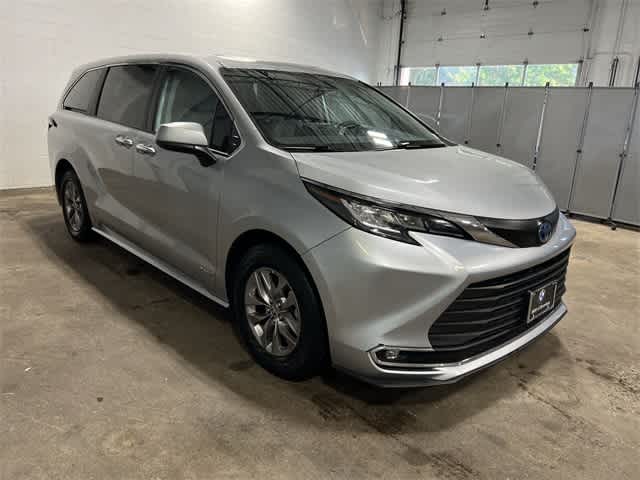 Thumbnail: 2021 Toyota Sienna - 16