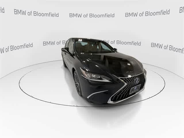 Thumbnail: 2022 Lexus ES - 2