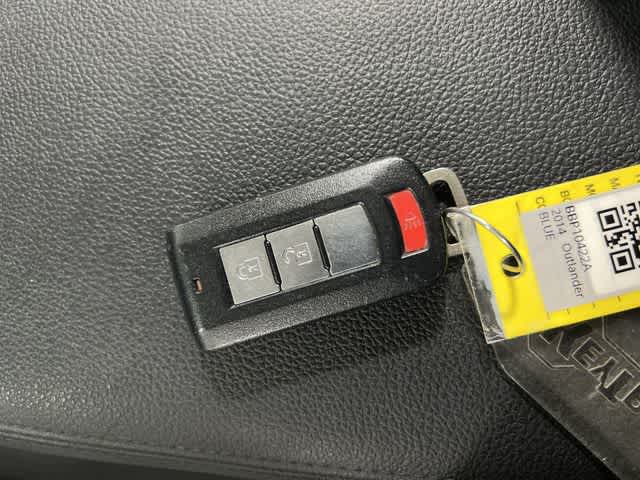 Thumbnail: 2014 Mitsubishi Outlander - 32