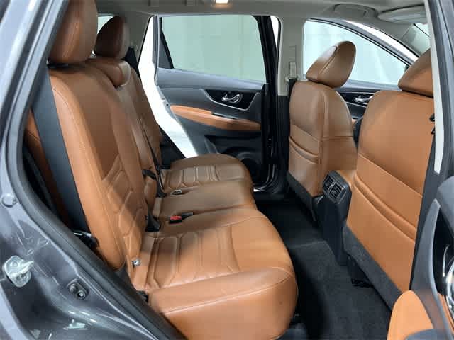 Thumbnail: 2017 Nissan Rogue - 25