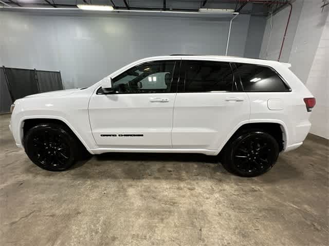 Thumbnail: 2017 Jeep Grand Cherokee - 11