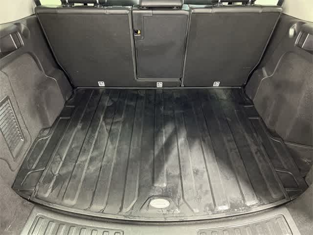 Thumbnail: 2019 Land Rover Discovery Sport - 32