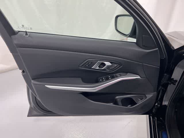 Thumbnail: 2025 BMW 3 Series - 35