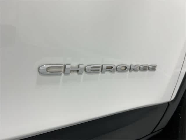 Thumbnail: 2017 Jeep Cherokee - 18