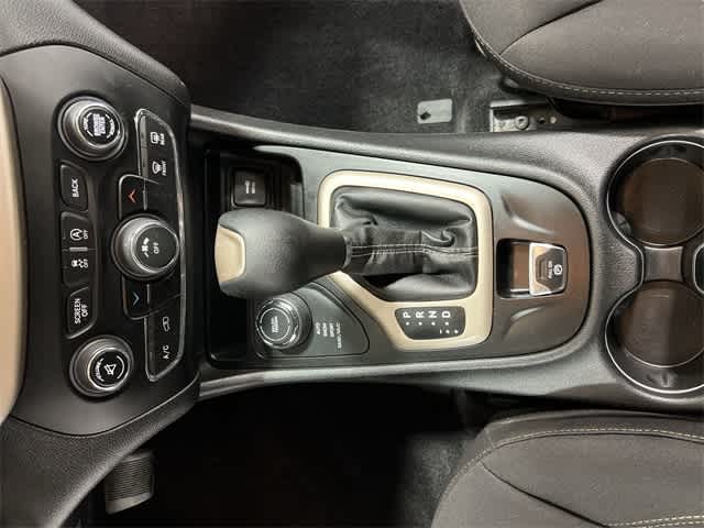 Thumbnail: 2017 Jeep Cherokee - 30