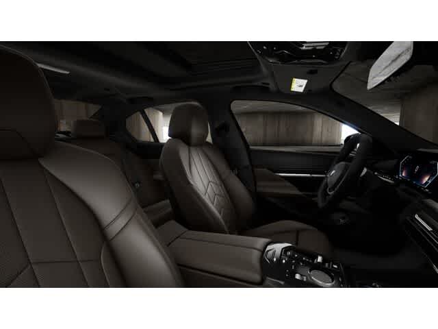 Thumbnail: 2026 BMW 5 Series - 10