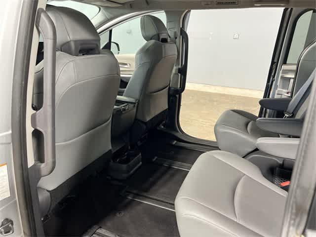 Thumbnail: 2021 Toyota Sienna - 25