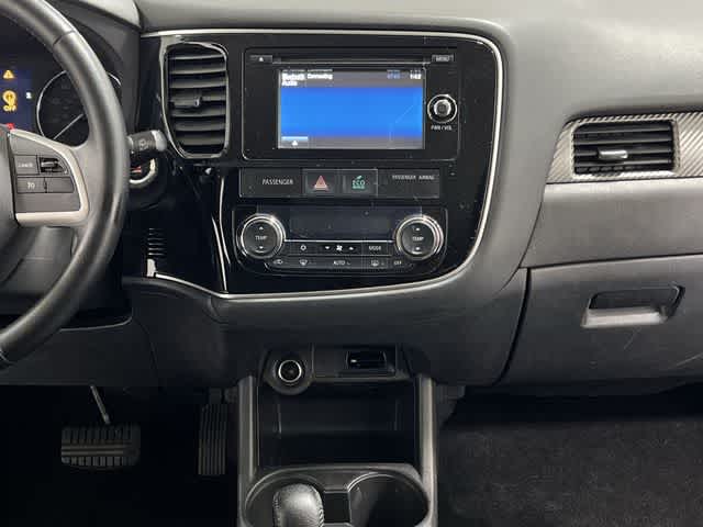 Thumbnail: 2014 Mitsubishi Outlander - 27