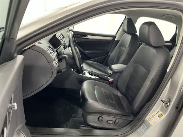 Thumbnail: 2013 Volkswagen Passat - 20