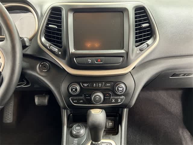 Thumbnail: 2017 Jeep Cherokee - 28