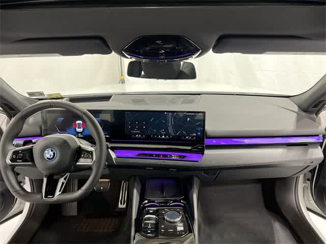 Thumbnail: 2025 BMW i5 - 20