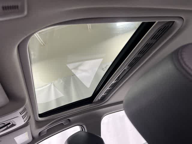 Thumbnail: 2015 BMW 3 Series - 23