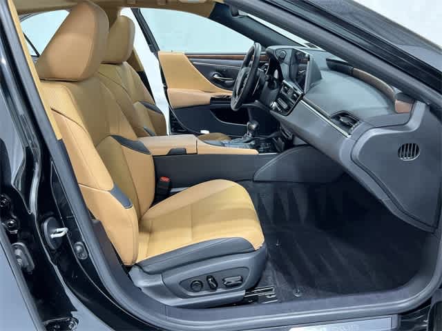 Thumbnail: 2022 Lexus ES - 26