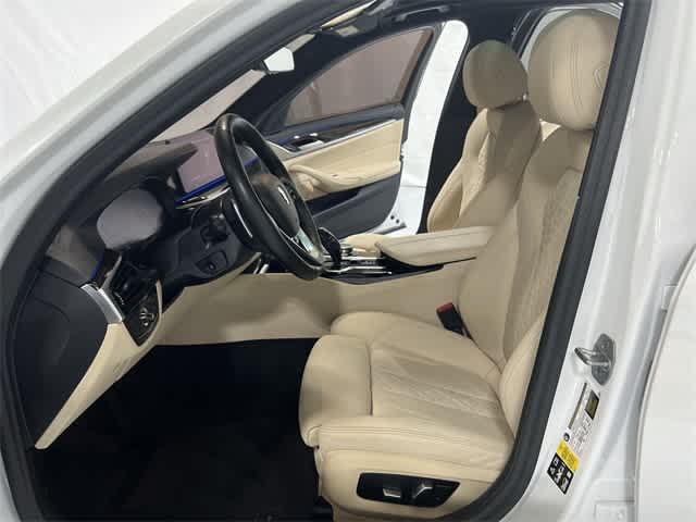 Thumbnail: 2023 BMW 5 Series - 10