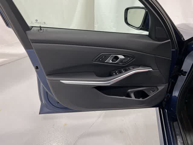 Thumbnail: 2024 BMW 3 Series - 35