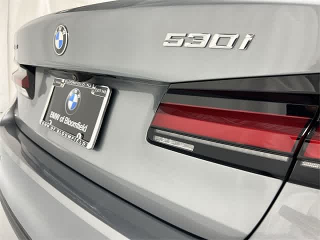 Thumbnail: 2023 BMW 5 Series - 17