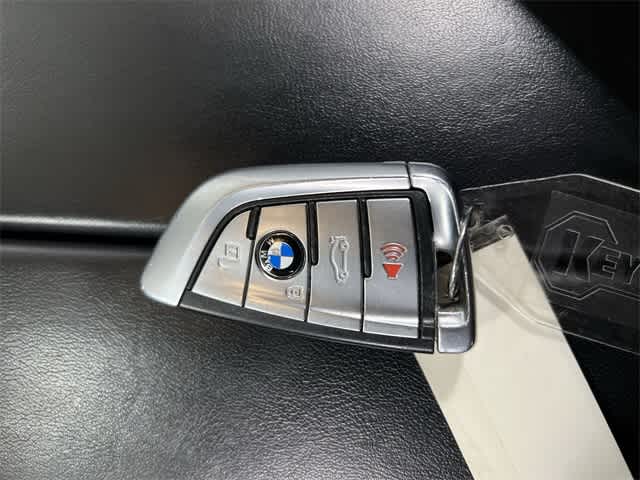 Thumbnail: 2022 BMW M5 - 32