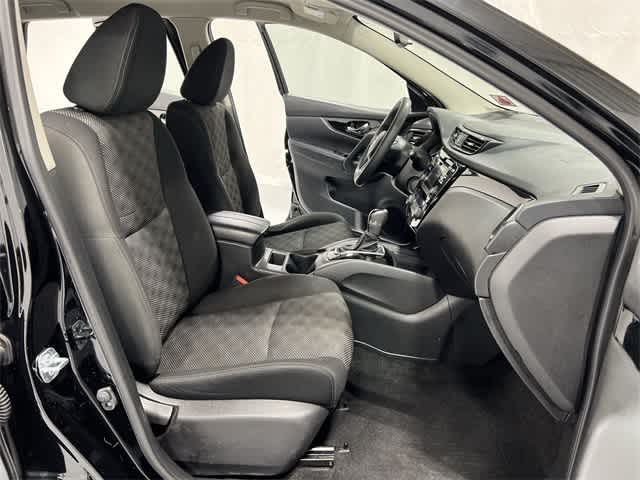 Thumbnail: 2017 Nissan Rogue Sport - 25