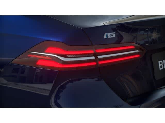 Thumbnail: 2026 BMW i5 - 8
