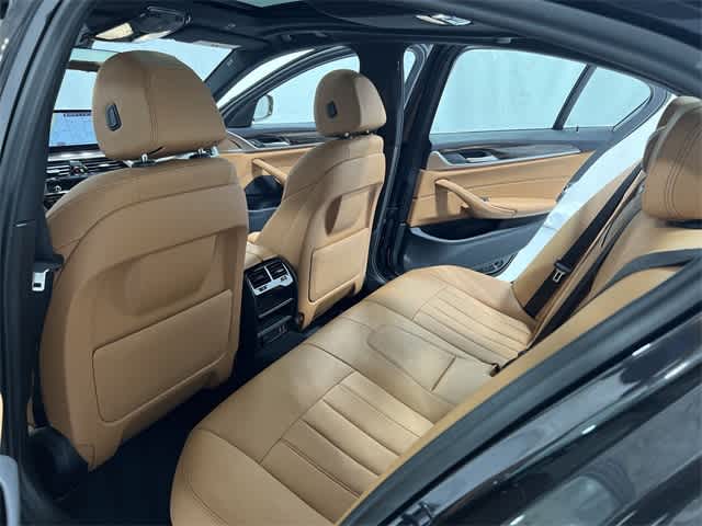 Thumbnail: 2022 BMW 5 Series - 24