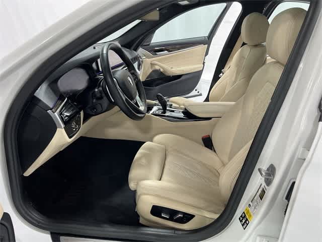 Thumbnail: 2023 BMW 5 Series - 10