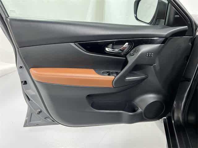 Thumbnail: 2017 Nissan Rogue - 35