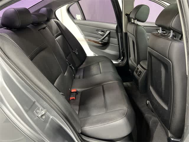 Thumbnail: 2011 BMW 3 Series - 25